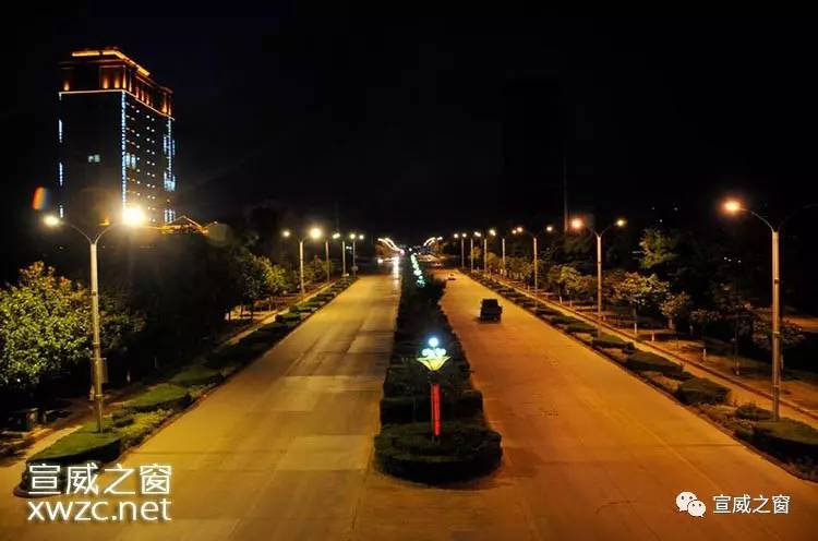 宣威市政工程队全力做好路灯设施亮化美化工作助力提升人居环境