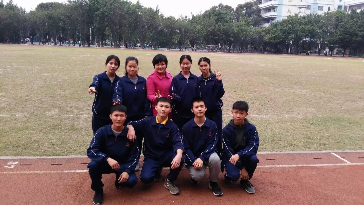 礼乐中学女老师与她家小警帽的美丽