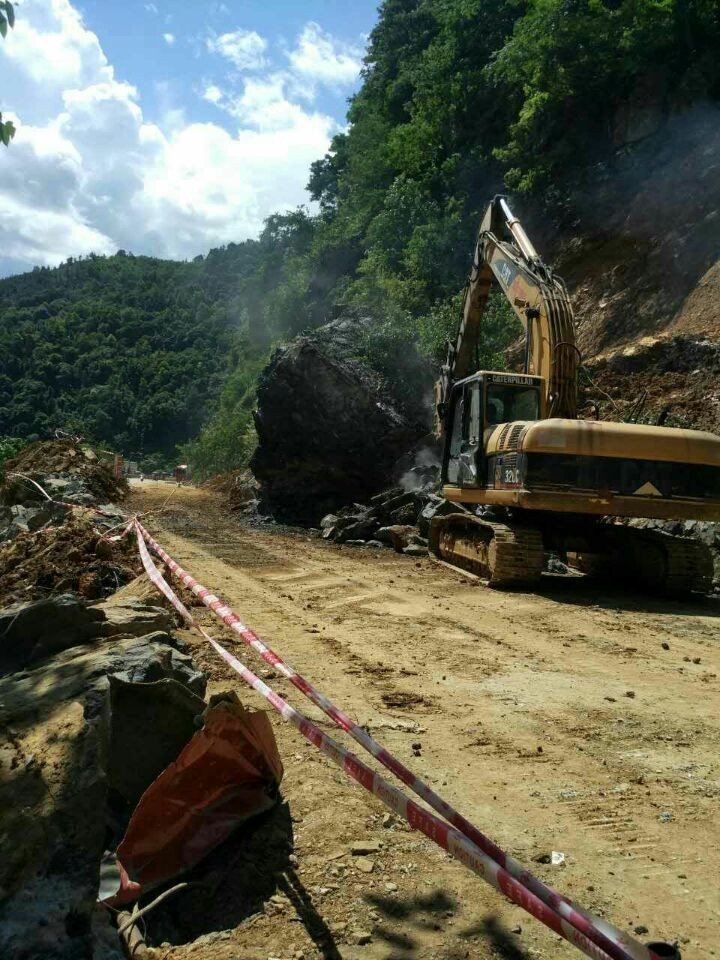 才湾镇寨圩村路段等 省道305线 二塘至阳朔公路猫仔山村路段,六塘路口