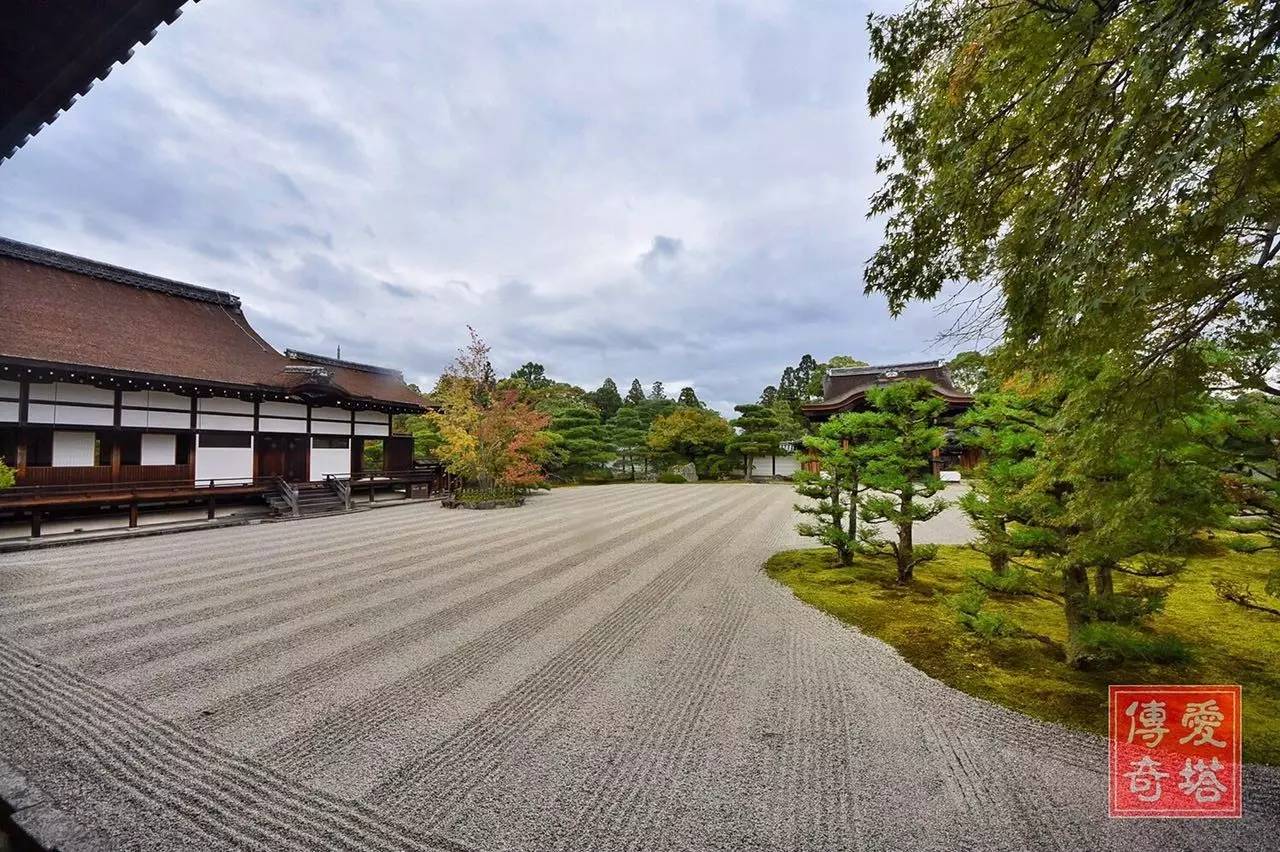 京都仁和寺的枯山水庭院和建筑