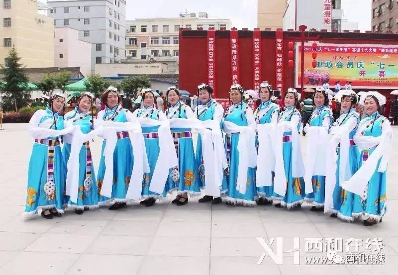 【多图】西和唱响民俗中老年歌乐团队的靓丽女神!