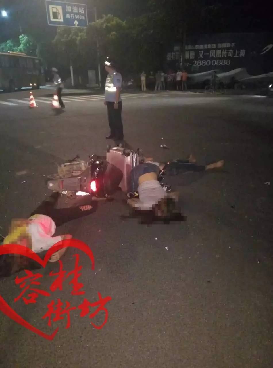 容桂高黎市场旁发生恐怖车祸,三人倒在血泊中