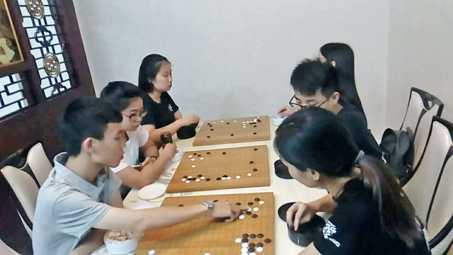 来了一场与众不同的教师分组对抗赛 我们弈虎围棋教室的老师不仅棋力