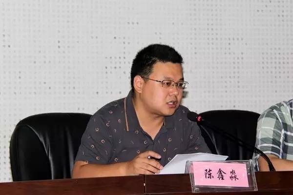 主任马勇老师,杨必富老师与分管教学副校长陈鑫淼同志签订目标责任书