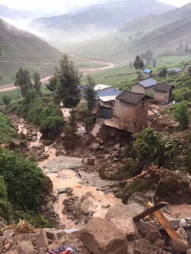 普格县遭遇短时强降雨袭击,致3人失踪!(视频 图)