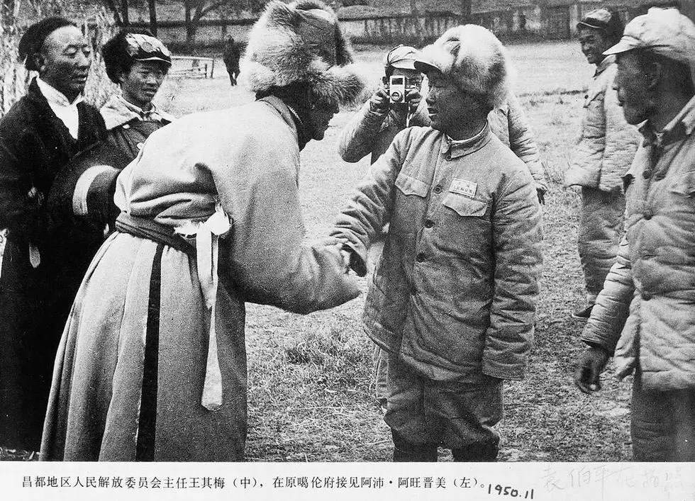 受雇于西藏噶厦政府,成为西藏第一个有官职的外国人,1949年被派往昌都