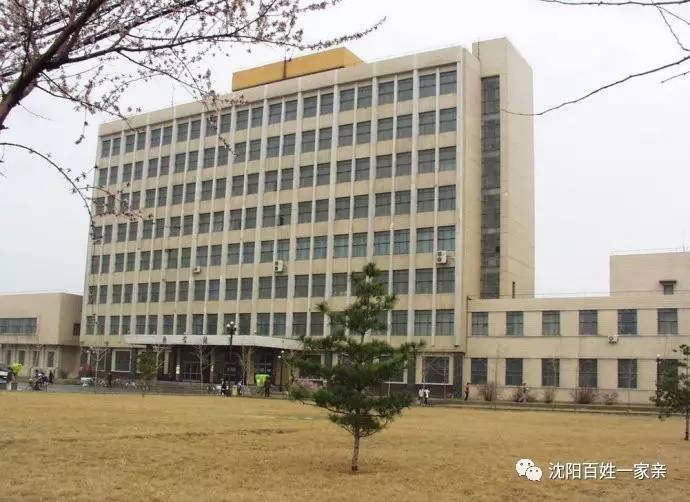 2000年位于铁西区兴华街的沈阳工业大学校门