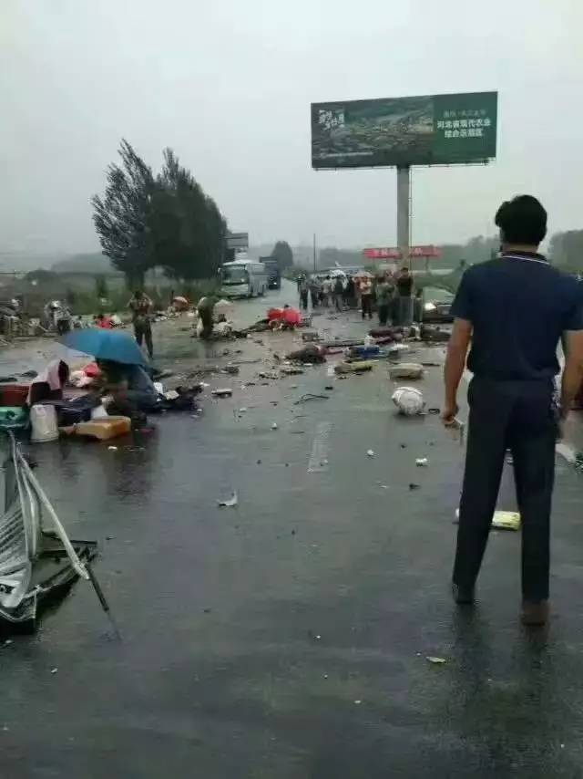 【图片【视频】近日,车祸频发,7月7日在围场县半截塔乡