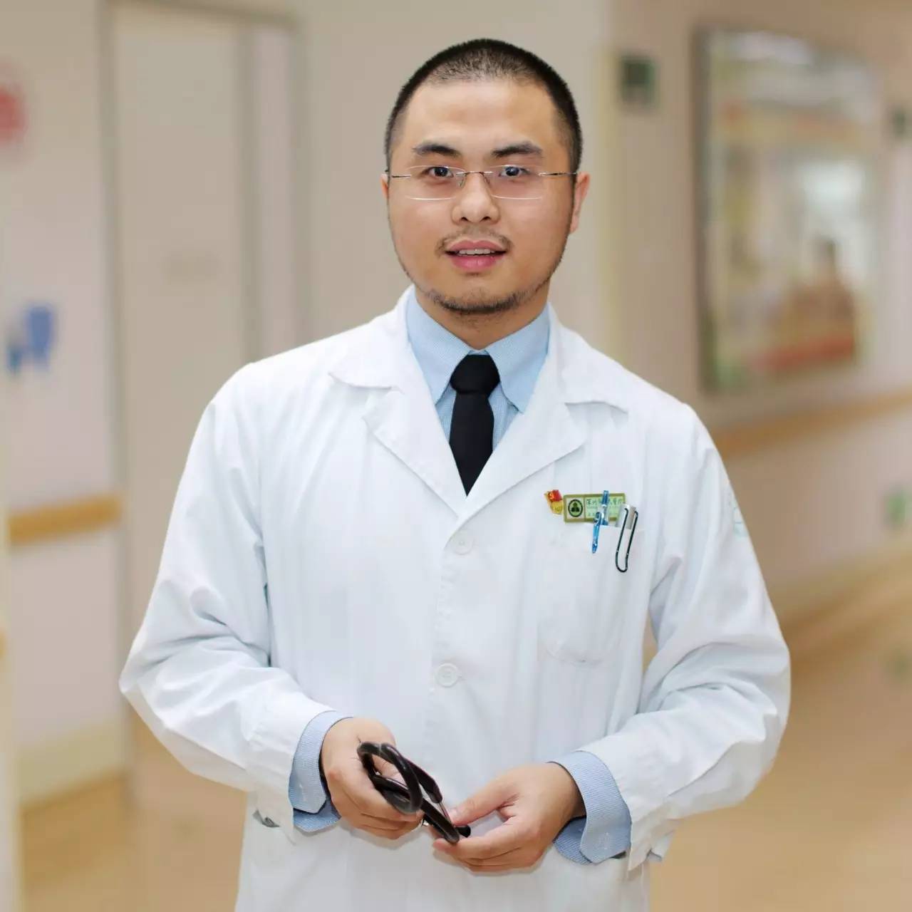 博士毕业于中南大学湘雅医院,师从长江学者,湘雅医院副院长,著名骨科