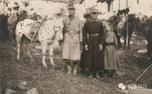 见证20世纪之初蒙古历史的俄罗斯摄影师的珍贵图片