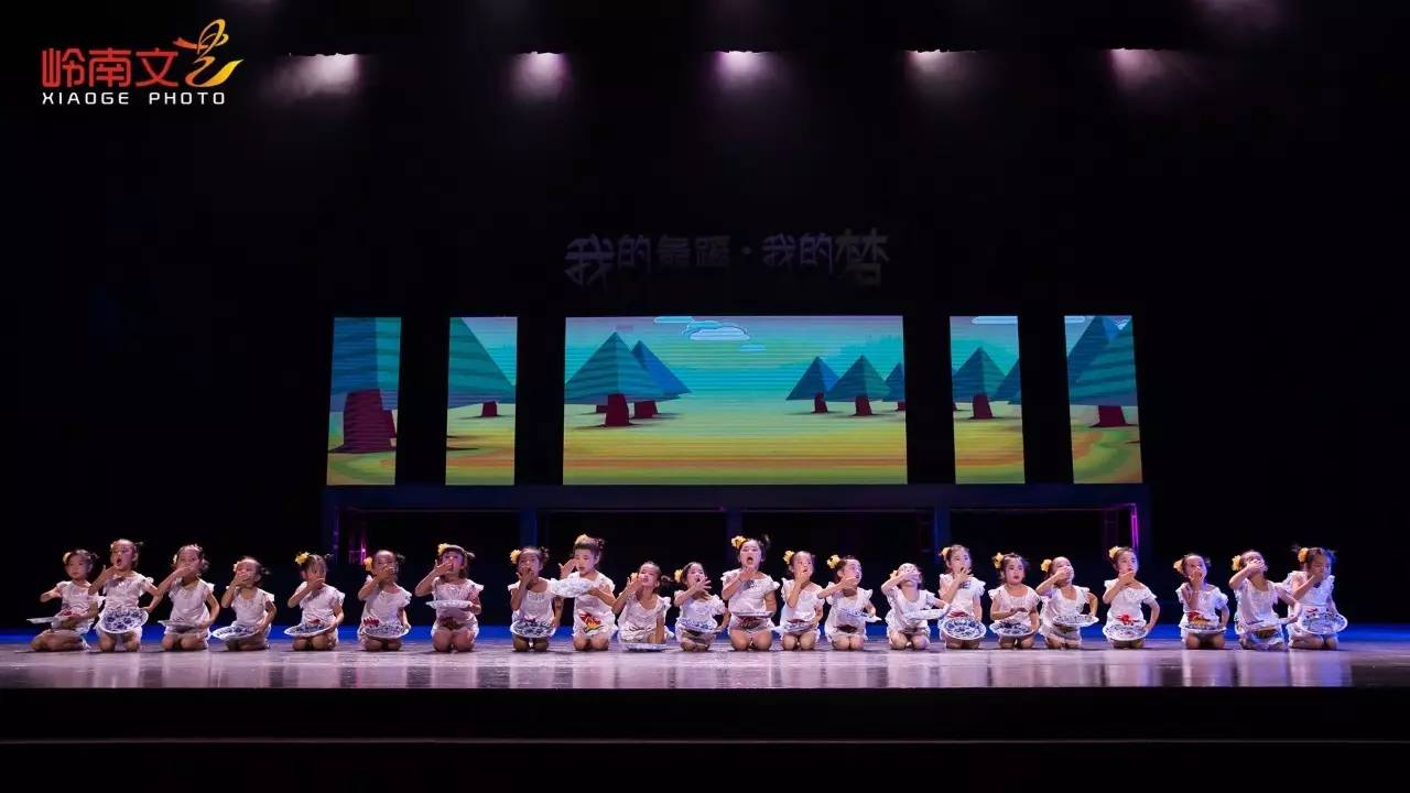 2指导老师:朱林子中心幼儿初级2班《听见音乐就想跳》1第一篇章 童