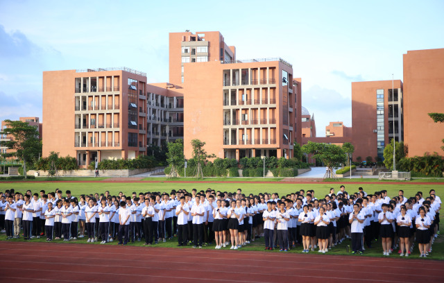 回顾思考 仪式助力成长 ——记厦门双十中学漳州分校2016-2017学年