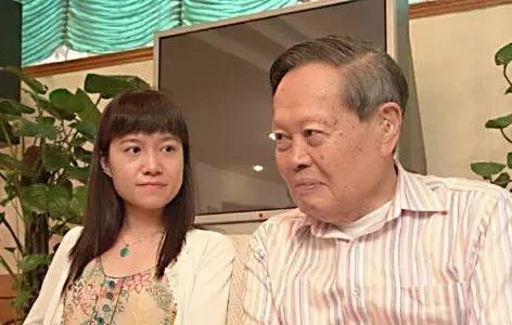 杨振宁82 岁时娶了28岁的翁帆.