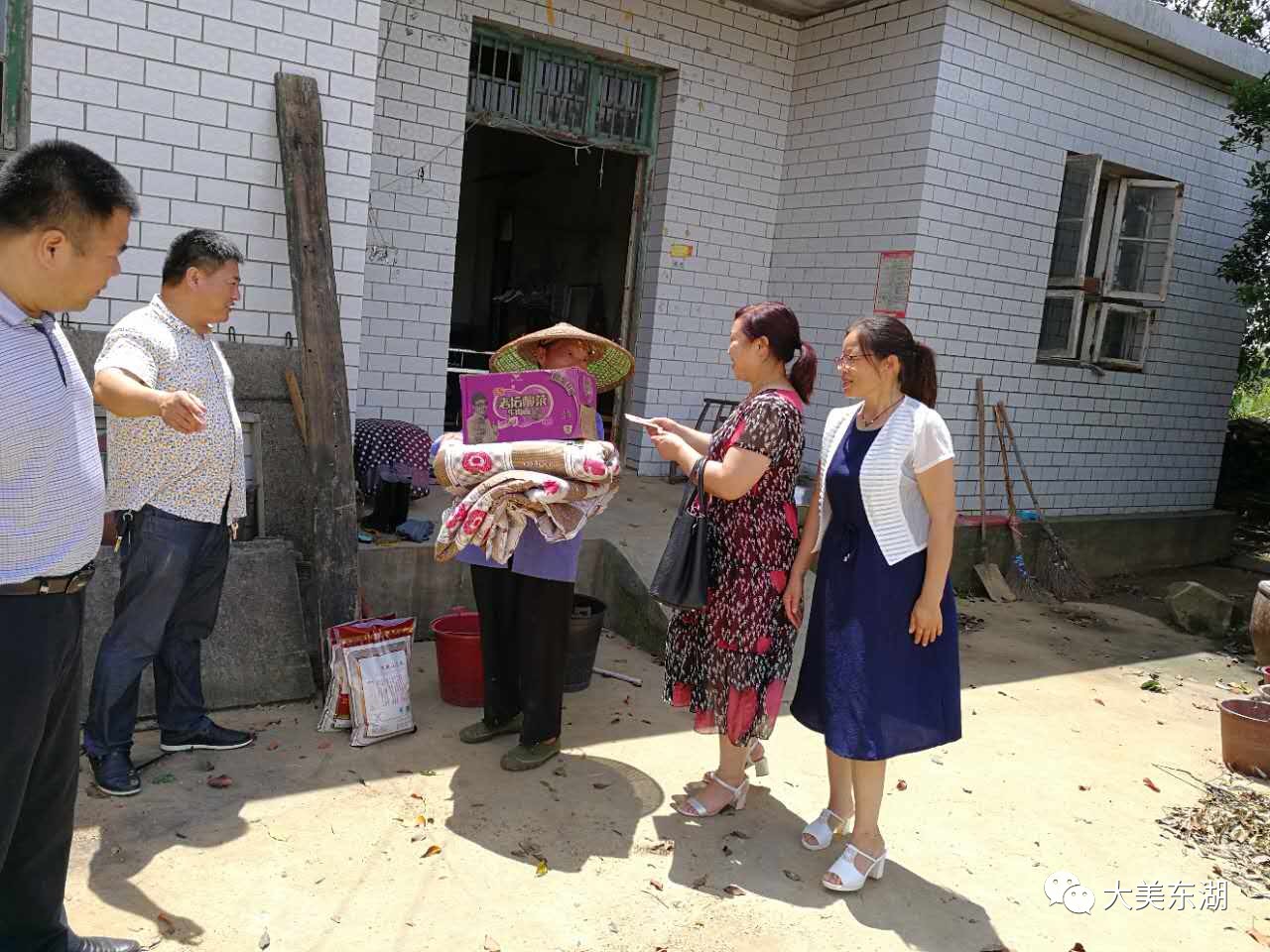 太平桥村建档立卡贫困户肖子明激动地说"这次水灾,我家中的房屋倒了