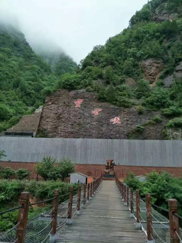 原始火车隧洞避暑胜地——凤县灵官峡景区.