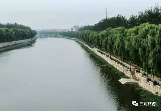 清《畿辅通志》和康熙十二年《三河县志》则称三河"以地近洳河,泃河