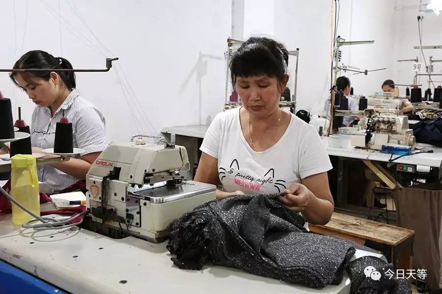 制衣厂里的大部分工人在广东制衣厂工作过,熟练掌握了制衣工序,所以