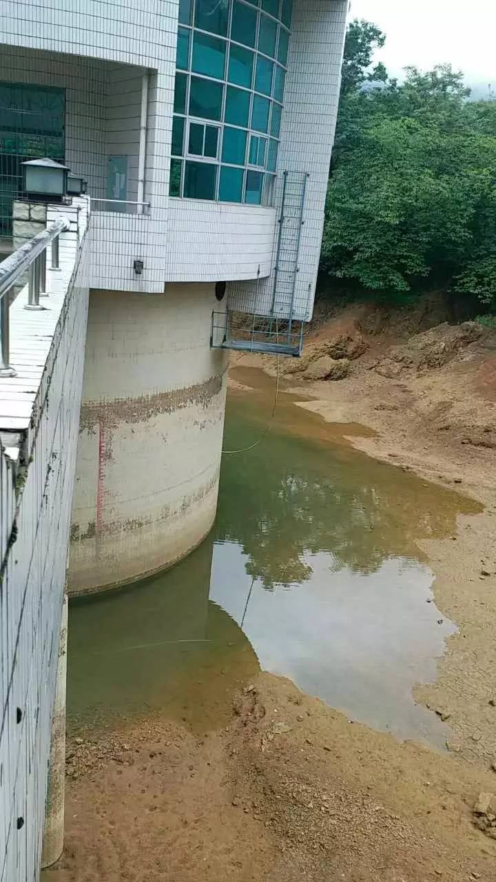 日凯里地区普降暴雨,导致里禾水库水渠垮塌,水源无法运输至金泉湖水库