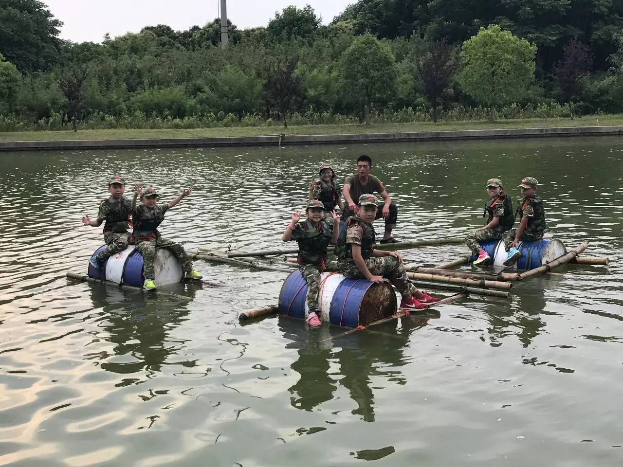 枪械射击,高空速降,急救求生,扎筏泅渡…今夏家长好评如潮,小小特种兵