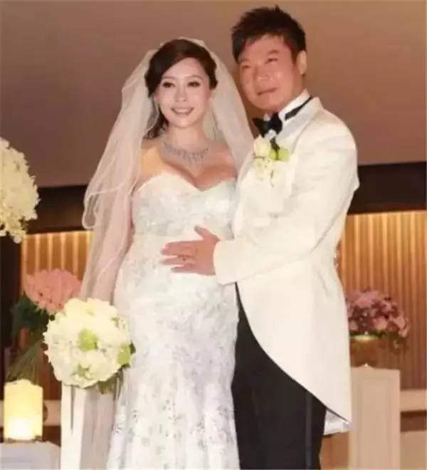 钱嘉乐和汤盈盈于2008年相恋,2012年成婚,如今有两个可爱的女儿,羡煞