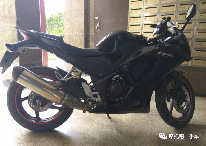 商品特性 :大贸进口cbr300r 原版原灯原漆全部原装