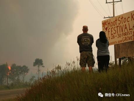 野火燎原，烧红了天！B.C.省爆发10年来最严重森林火灾！超过1万4千人撤离！挺住！！