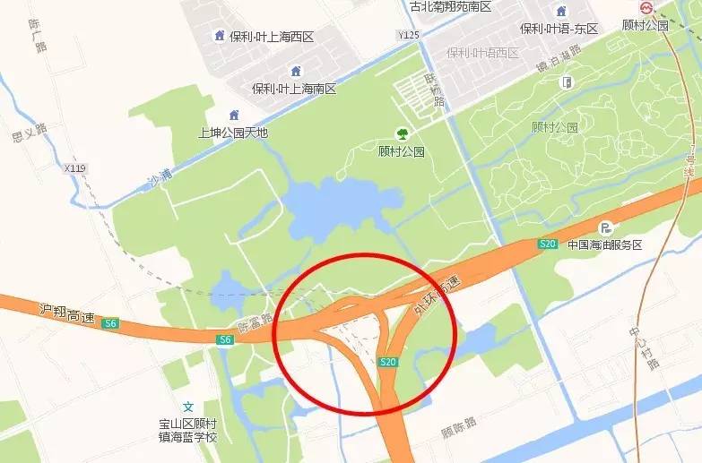 s7沪崇高速最新进展陈广路东侧工地正在吊装预制梁