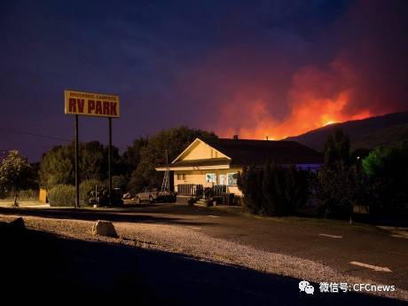 野火燎原，烧红了天！B.C.省爆发10年来最严重森林火灾！超过1万4千人撤离！挺住！！