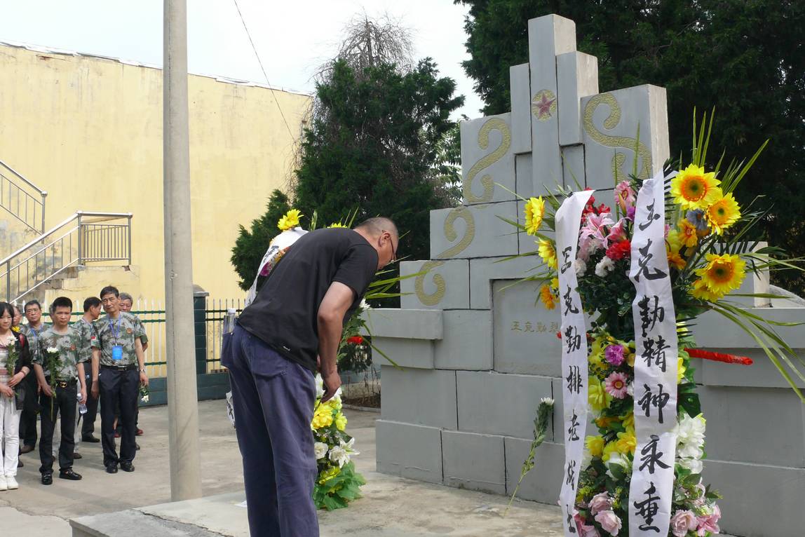 7月10日,是全军著名尊干爱兵模范,"双百"英模王克勤烈士在解放定陶的