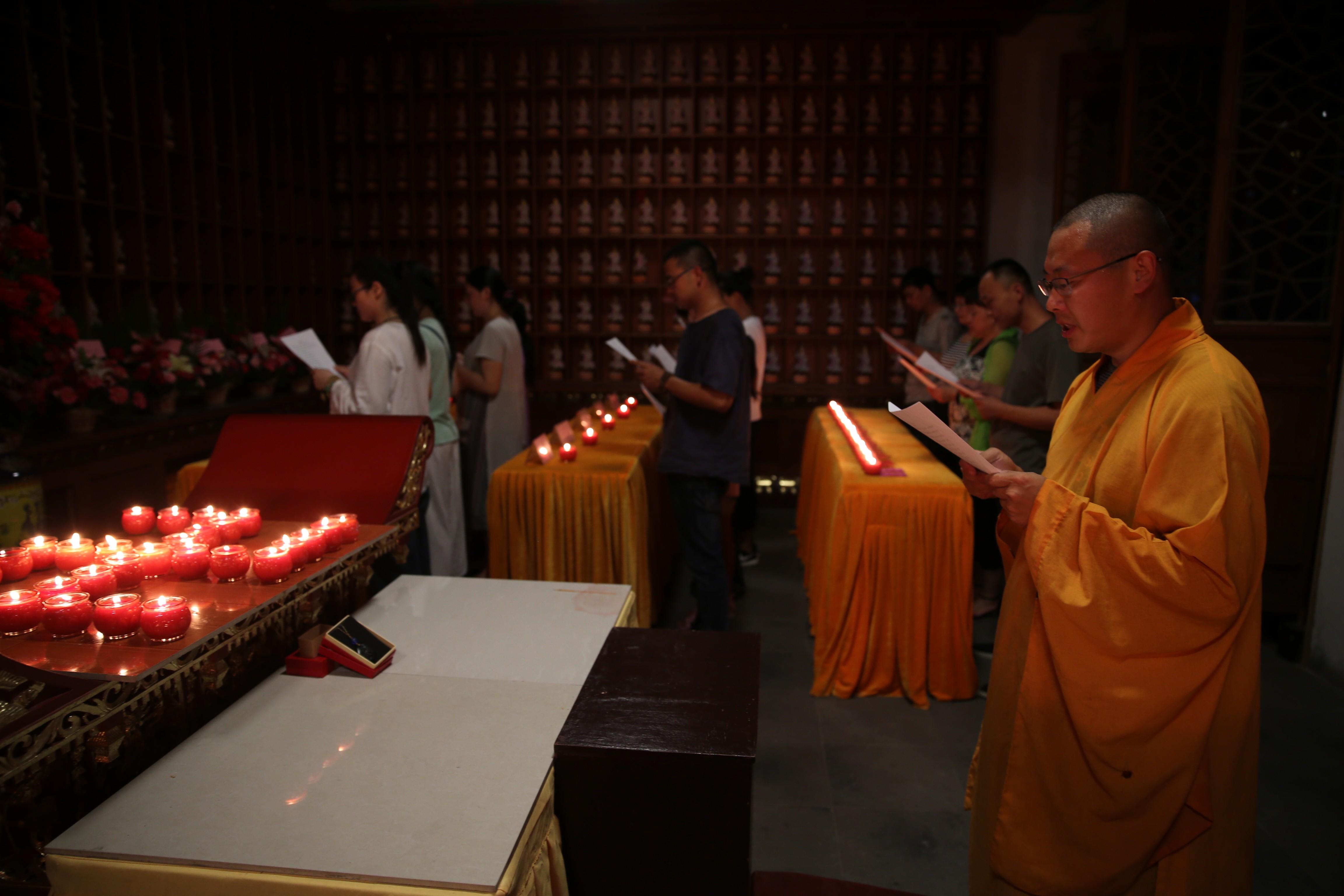 苏州古莲华寺观音菩萨成道日举行供灯吉祥法会