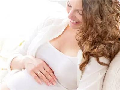 孕妇频繁抚摸肚子可能会造成不良的后果?这是有科学依据的!