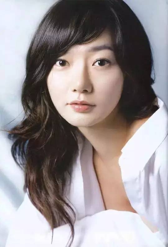 她人氣秒殺范冰冰，是第一個拒絕王家衛的女生，被譽為「韓國的王菲」。 娛樂 第7張