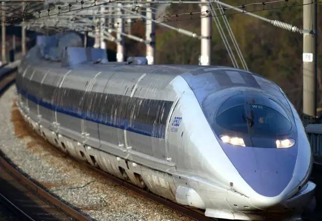 日本新干线首现无人驾驶 司机睡着列车自己行