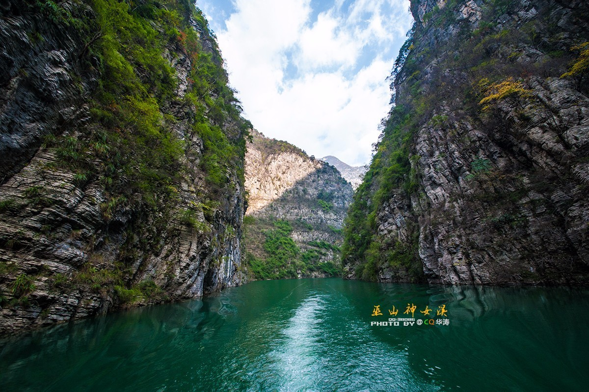 位于长江南岸 路线:龙头寺坐大巴到万州下车,再转乘快艇到巫山神女溪