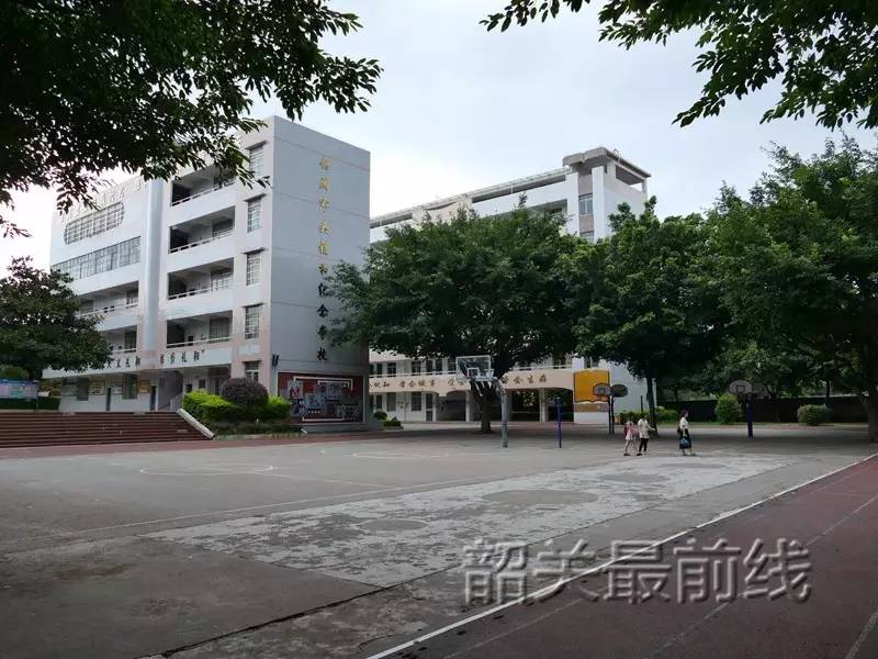 韶关市第三中学是十里亭唯一的公办中学,只记得有位在三中读书的朋友