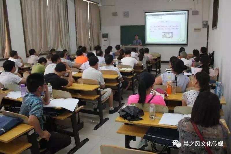 教育专家王后雄为淮阳中学第四期华中师范大学骨干教师高端研修班授课