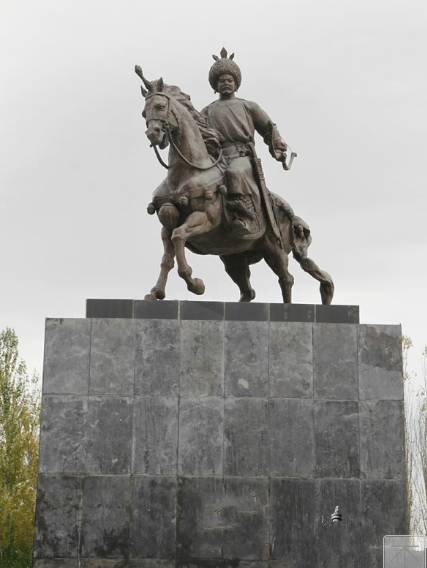 内蒙古巴林左旗辽上京博物馆广场的辽太祖耶律阿保机塑像