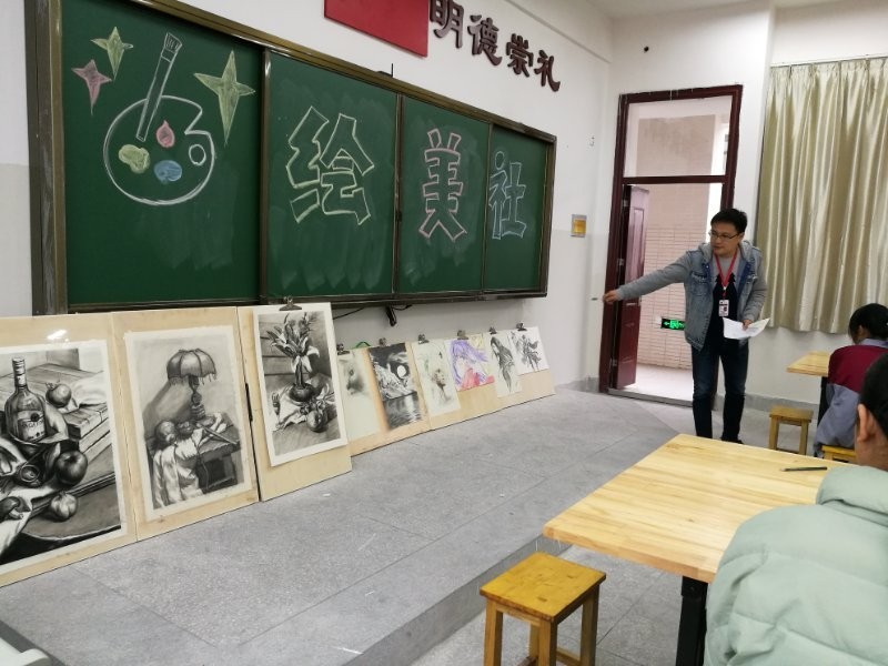 图文:杨文松责编:徐雪梅主编:李忠明兴国中学博学睿思 明德崇礼1.