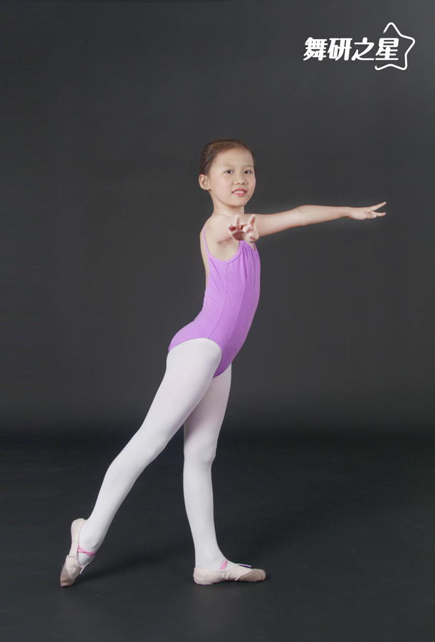 舞研小明星梁子涵丨年仅10岁的她，已成为舞蹈同学中的佼佼者!