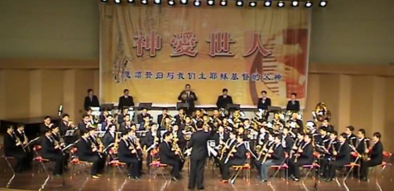 杭州钱江畔的恢弘敬拜:数百位青少年铜管演奏经典赞美