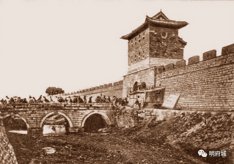 旧时济南城防由两道城墙构成,内城墙为明洪武四年修筑的府城墙,外