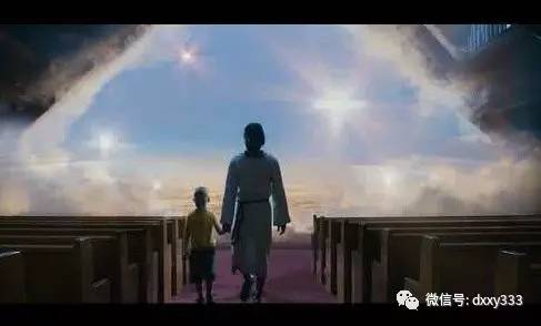 电影《天堂真的存在》,小男孩生病昏迷时神带他去天堂的经历.