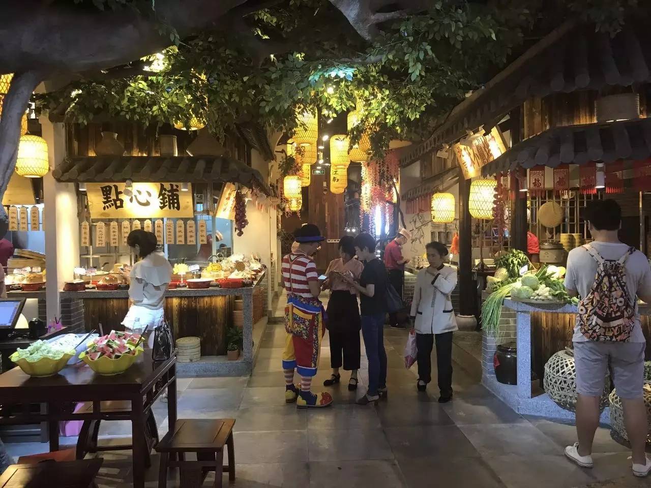 醉江南餐厅"狂欢之夜"圆满落幕,现场微波炉等礼品抽奖