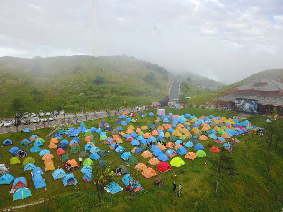 人山人海百里荒,太壮观了!1500顶帐篷全没了!