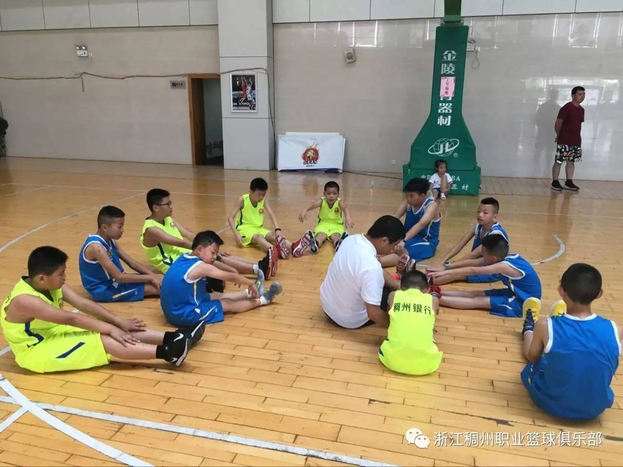 2017第二期浙江稠州职业篮球俱乐部暑期青少年篮球训练营正在进行中