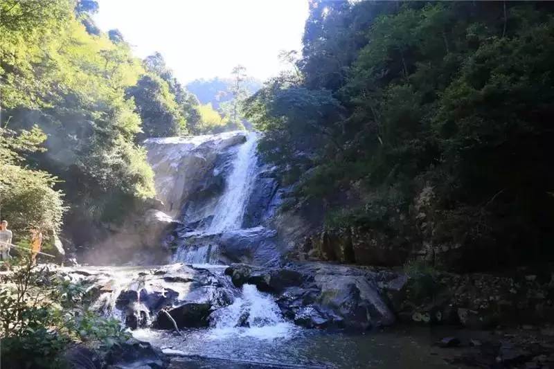 主办:赣州市旅游协会 宝莲山风景区管理委员会承办:杨梅渡论坛 标点