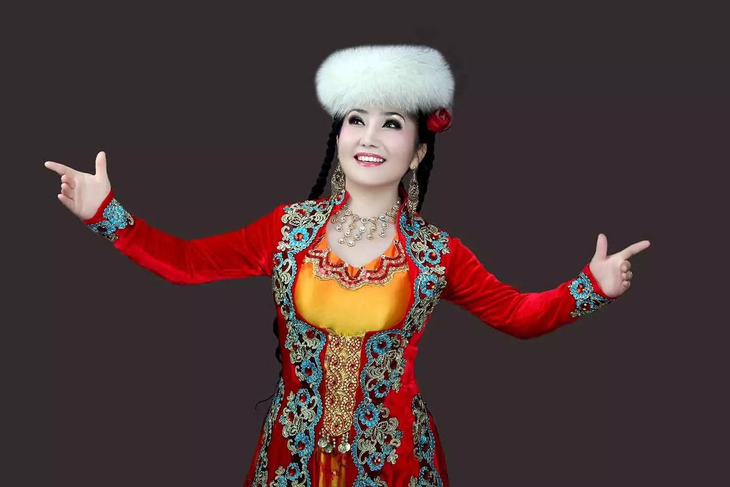 维吾尔族女高音歌唱家,国家二级演员夏泽丹古丽·艾合买提做客吐鲁番