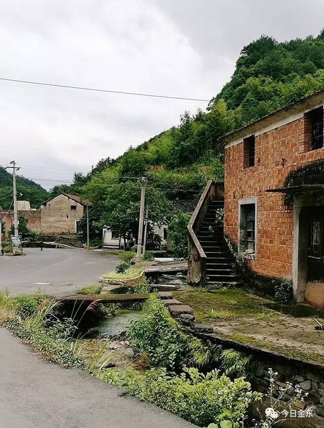 历史 正文杨梅峡村位于岭下镇东南,辖杨梅峡,方山两个自然村.