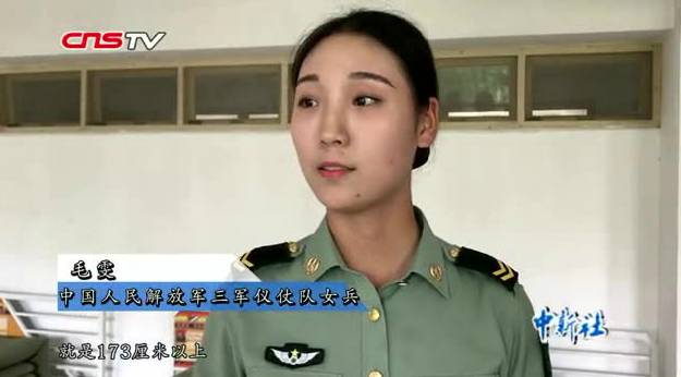 2015年入伍至今毛雯已在女兵中队度过了两年的时光"路若走的不够艰难