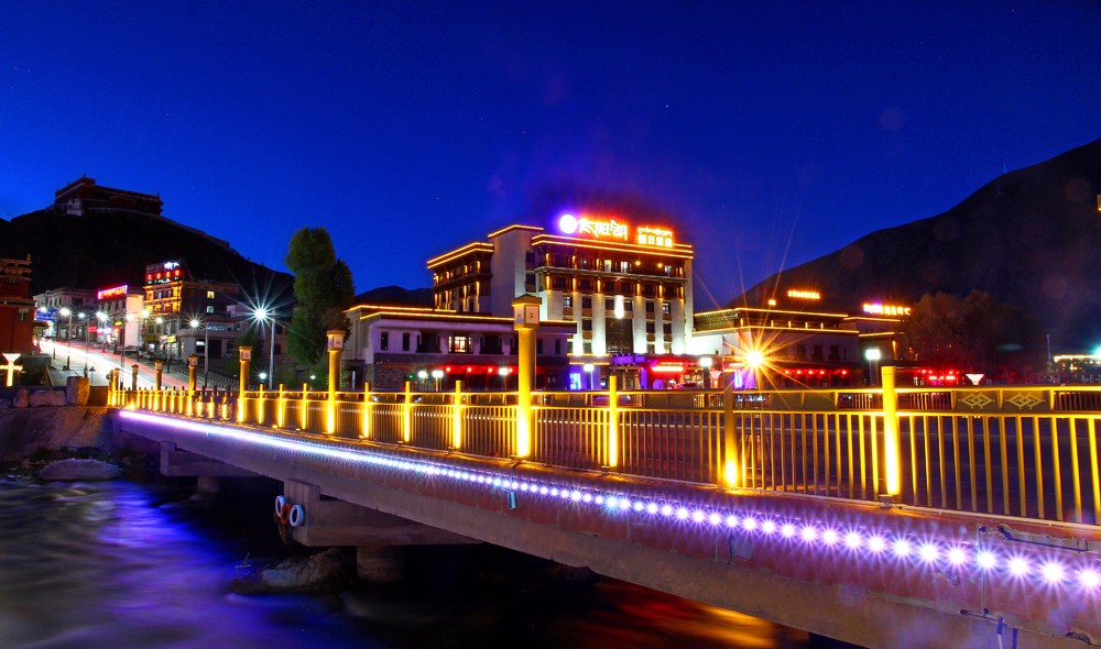 玉树藏族自治州结古镇两河景观带位于结古镇核心地区,工程以巴塘河和